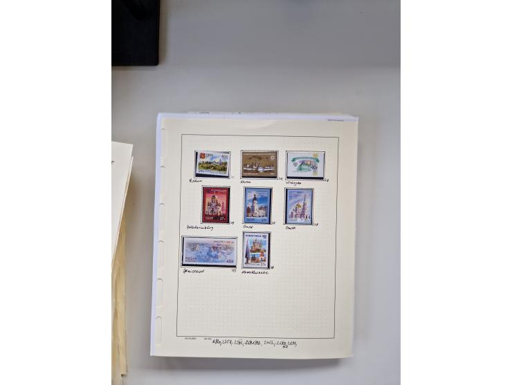 Eastern Europe: 1918/2021, extensive mint never hinged worldwide collection with many thematic stamps and souvenir sheets on 