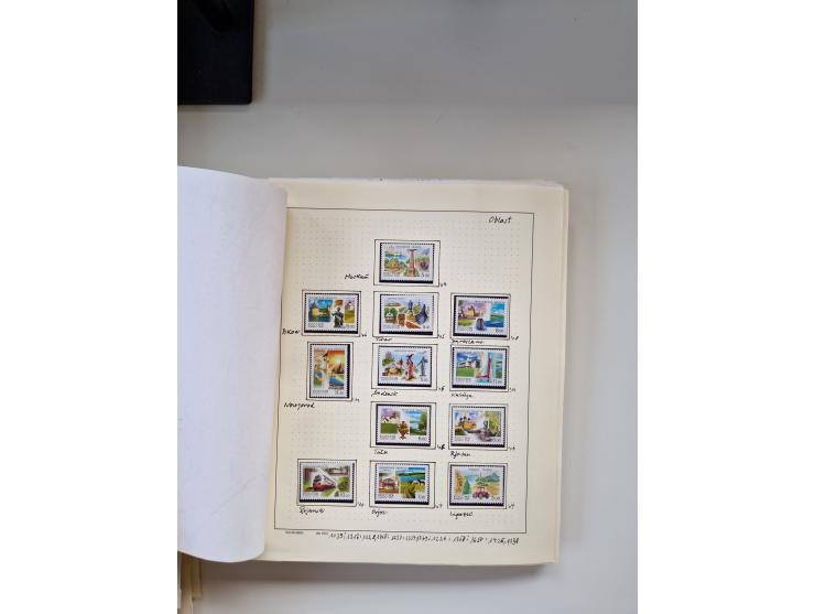 Eastern Europe: 1918/2021, extensive mint never hinged worldwide collection with many thematic stamps and souvenir sheets on 