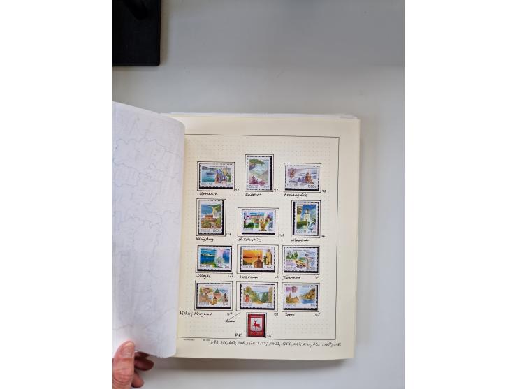 Eastern Europe: 1918/2021, extensive mint never hinged worldwide collection with many thematic stamps and souvenir sheets on 