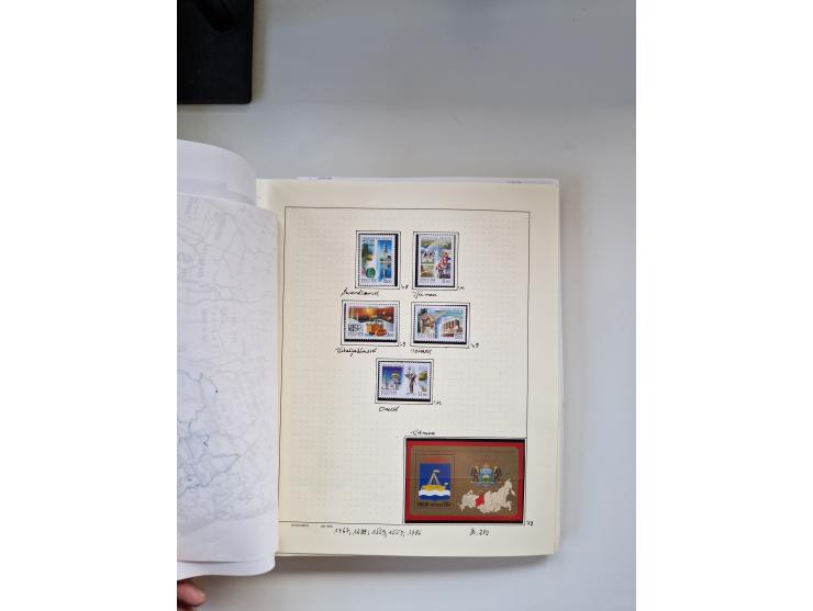 Eastern Europe: 1918/2021, extensive mint never hinged worldwide collection with many thematic stamps and souvenir sheets on 