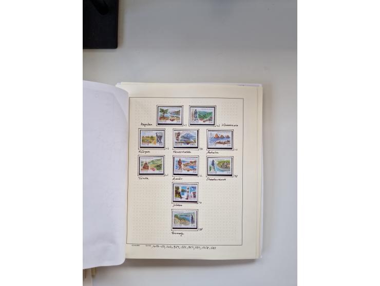 Eastern Europe: 1918/2021, extensive mint never hinged worldwide collection with many thematic stamps and souvenir sheets on 