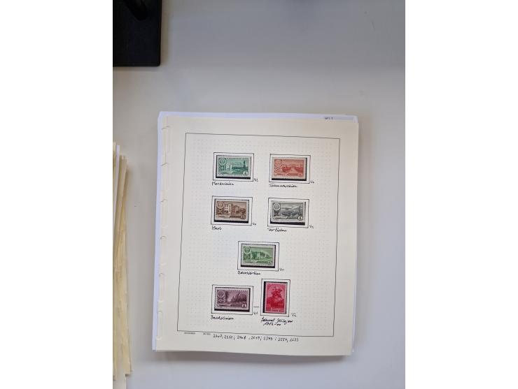 Eastern Europe: 1918/2021, extensive mint never hinged worldwide collection with many thematic stamps and souvenir sheets on 