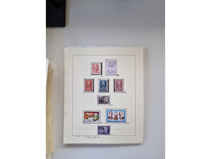 Eastern Europe: 1918/2021, extensive mint never hinged worldwide collection with many thematic stamps and souvenir sheets on 