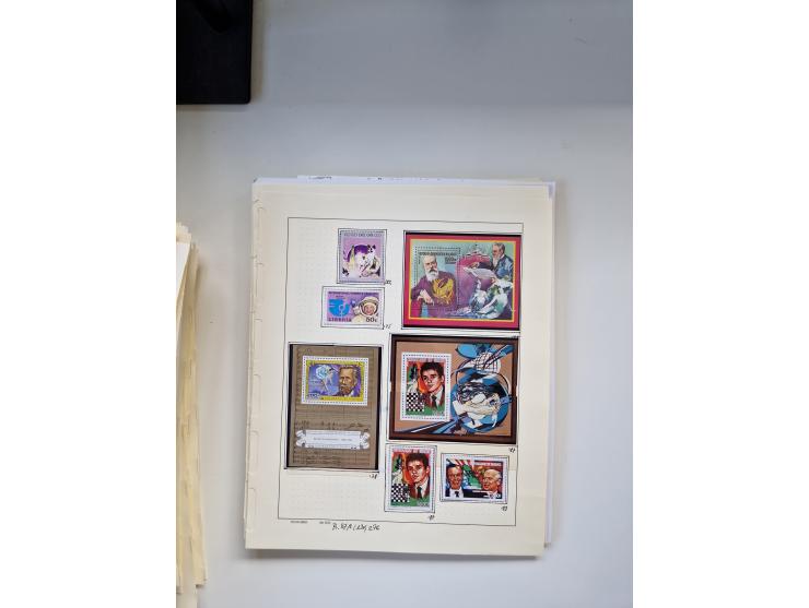 Eastern Europe: 1918/2021, extensive mint never hinged worldwide collection with many thematic stamps and souvenir sheets on 