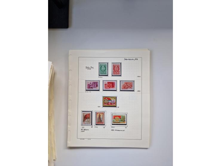 Eastern Europe: 1918/2021, extensive mint never hinged worldwide collection with many thematic stamps and souvenir sheets on 