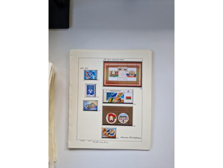 Eastern Europe: 1918/2021, extensive mint never hinged worldwide collection with many thematic stamps and souvenir sheets on 