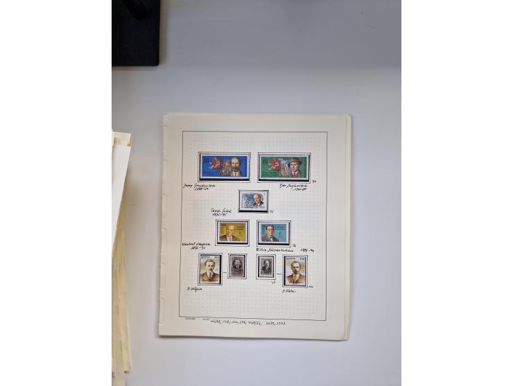 Eastern Europe: 1918/2021, extensive mint never hinged worldwide collection with many thematic stamps and souvenir sheets on 