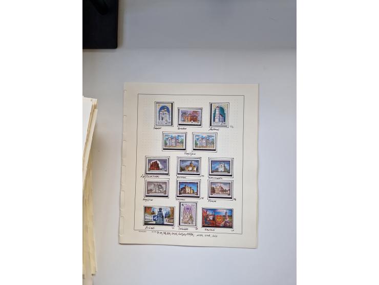 Eastern Europe: 1918/2021, extensive mint never hinged worldwide collection with many thematic stamps and souvenir sheets on 