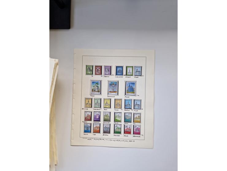 Eastern Europe: 1918/2021, extensive mint never hinged worldwide collection with many thematic stamps and souvenir sheets on 