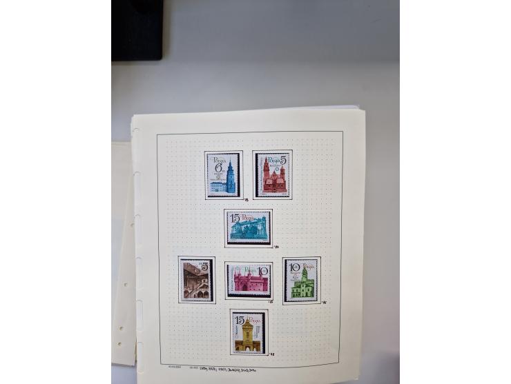 Eastern Europe: 1918/2021, extensive mint never hinged worldwide collection with many thematic stamps and souvenir sheets on 