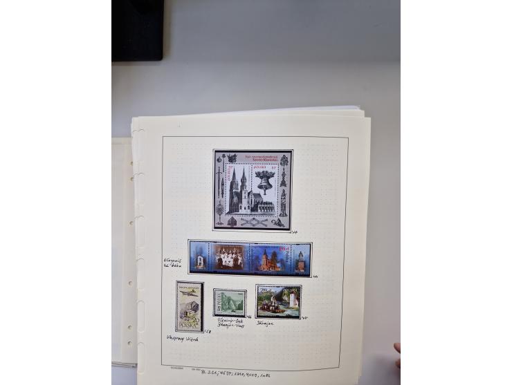 Eastern Europe: 1918/2021, extensive mint never hinged worldwide collection with many thematic stamps and souvenir sheets on 