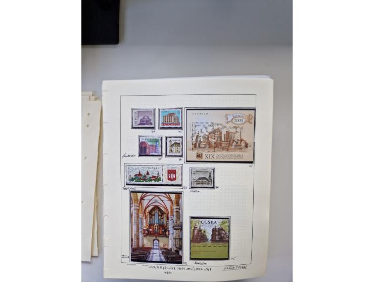 Eastern Europe: 1918/2021, extensive mint never hinged worldwide collection with many thematic stamps and souvenir sheets on 