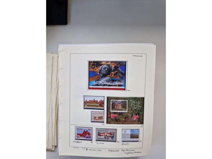 Eastern Europe: 1918/2021, extensive mint never hinged worldwide collection with many thematic stamps and souvenir sheets on 