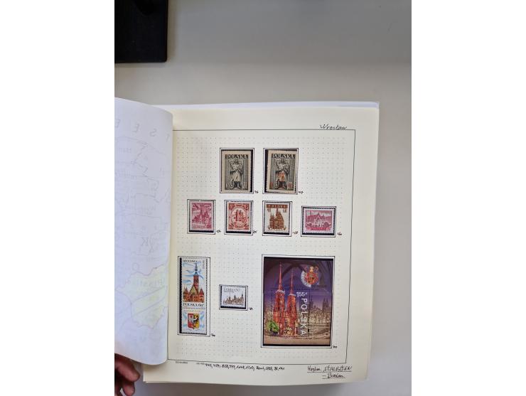 Eastern Europe: 1918/2021, extensive mint never hinged worldwide collection with many thematic stamps and souvenir sheets on 