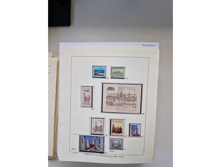 Eastern Europe: 1918/2021, extensive mint never hinged worldwide collection with many thematic stamps and souvenir sheets on 