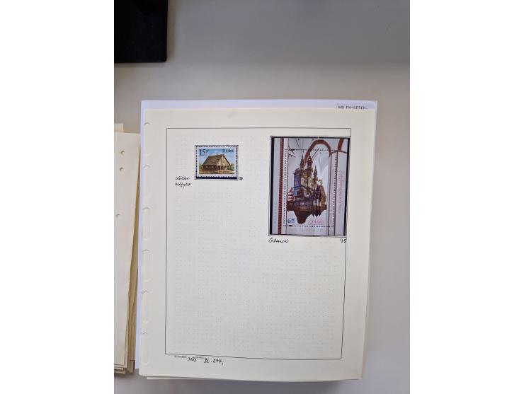 Eastern Europe: 1918/2021, extensive mint never hinged worldwide collection with many thematic stamps and souvenir sheets on 