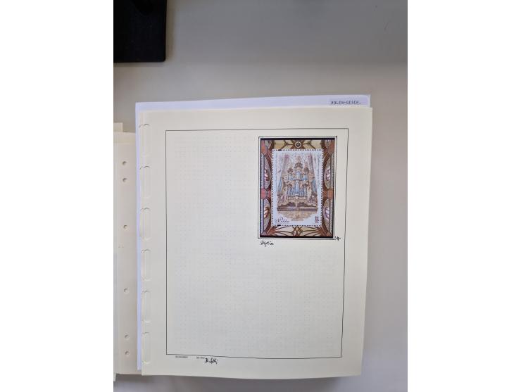 Eastern Europe: 1918/2021, extensive mint never hinged worldwide collection with many thematic stamps and souvenir sheets on 