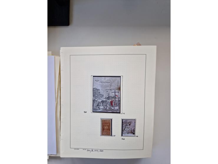 Eastern Europe: 1918/2021, extensive mint never hinged worldwide collection with many thematic stamps and souvenir sheets on 