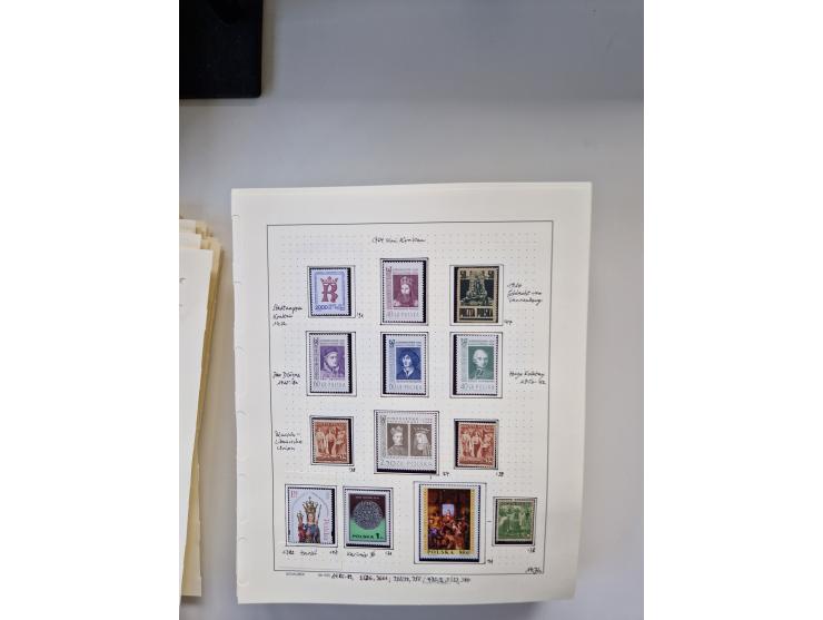 Eastern Europe: 1918/2021, extensive mint never hinged worldwide collection with many thematic stamps and souvenir sheets on 