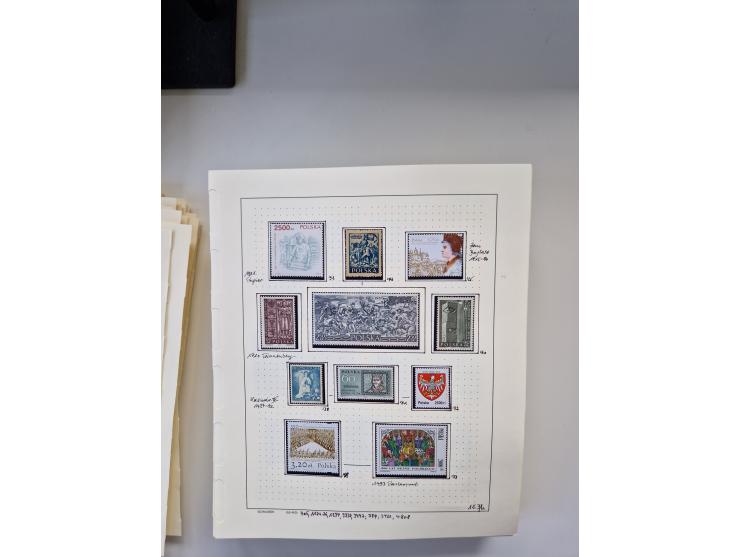 Eastern Europe: 1918/2021, extensive mint never hinged worldwide collection with many thematic stamps and souvenir sheets on 