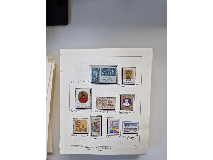 Eastern Europe: 1918/2021, extensive mint never hinged worldwide collection with many thematic stamps and souvenir sheets on 