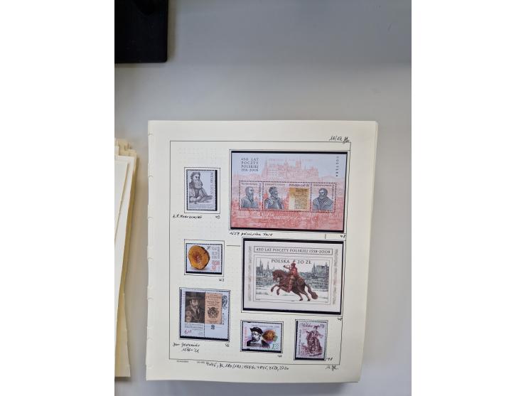 Eastern Europe: 1918/2021, extensive mint never hinged worldwide collection with many thematic stamps and souvenir sheets on 