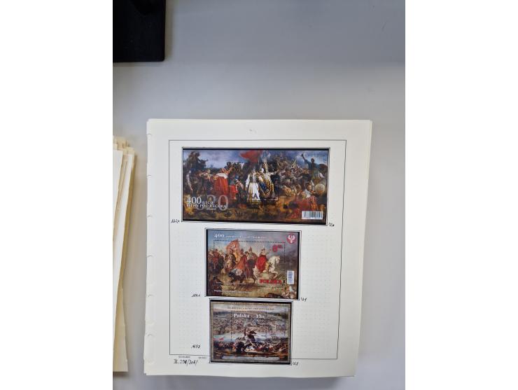 Eastern Europe: 1918/2021, extensive mint never hinged worldwide collection with many thematic stamps and souvenir sheets on 