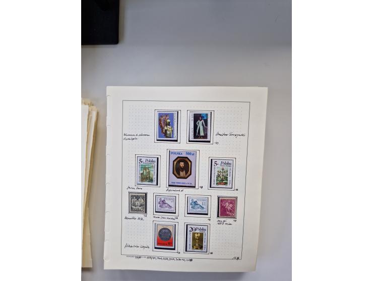 Eastern Europe: 1918/2021, extensive mint never hinged worldwide collection with many thematic stamps and souvenir sheets on 