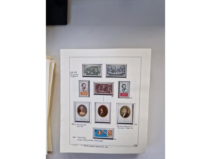 Eastern Europe: 1918/2021, extensive mint never hinged worldwide collection with many thematic stamps and souvenir sheets on 