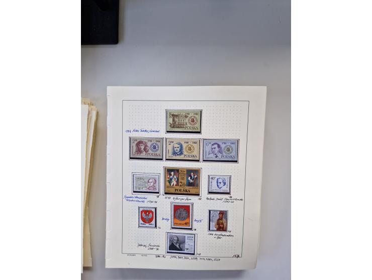 Eastern Europe: 1918/2021, extensive mint never hinged worldwide collection with many thematic stamps and souvenir sheets on 