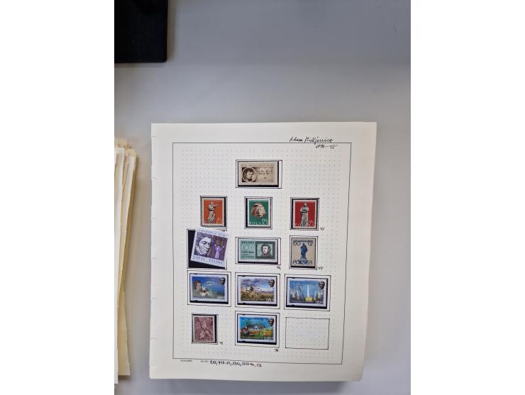 Eastern Europe: 1918/2021, extensive mint never hinged worldwide collection with many thematic stamps and souvenir sheets on 