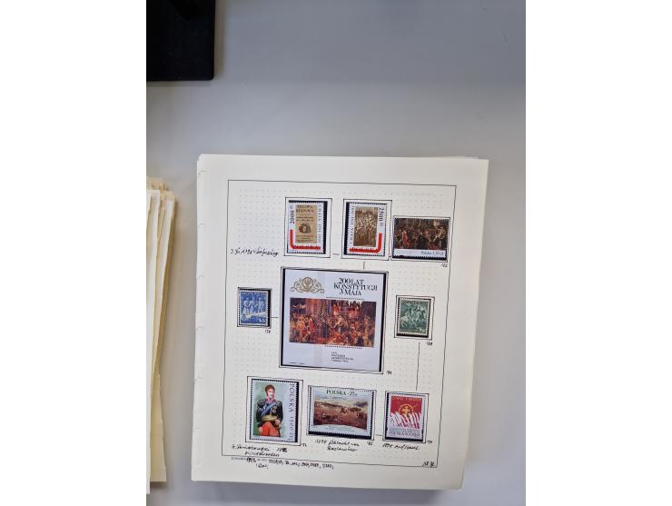 Eastern Europe: 1918/2021, extensive mint never hinged worldwide collection with many thematic stamps and souvenir sheets on 