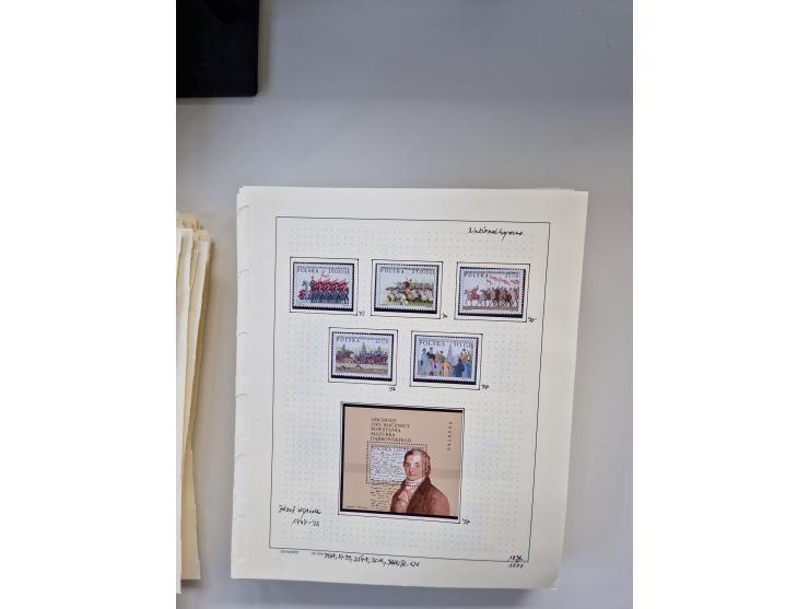 Eastern Europe: 1918/2021, extensive mint never hinged worldwide collection with many thematic stamps and souvenir sheets on 