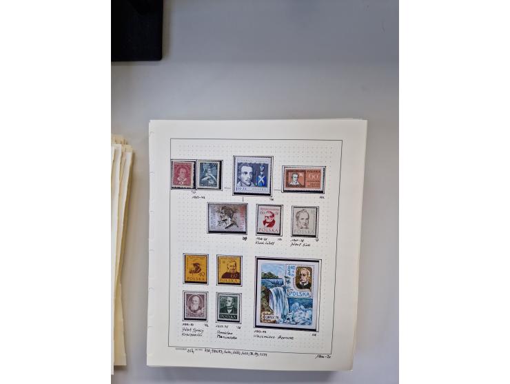 Eastern Europe: 1918/2021, extensive mint never hinged worldwide collection with many thematic stamps and souvenir sheets on 