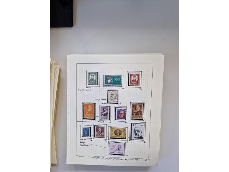 Eastern Europe: 1918/2021, extensive mint never hinged worldwide collection with many thematic stamps and souvenir sheets on 