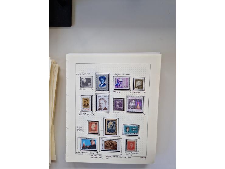 Eastern Europe: 1918/2021, extensive mint never hinged worldwide collection with many thematic stamps and souvenir sheets on 