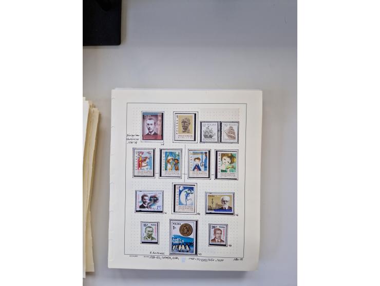 Eastern Europe: 1918/2021, extensive mint never hinged worldwide collection with many thematic stamps and souvenir sheets on 