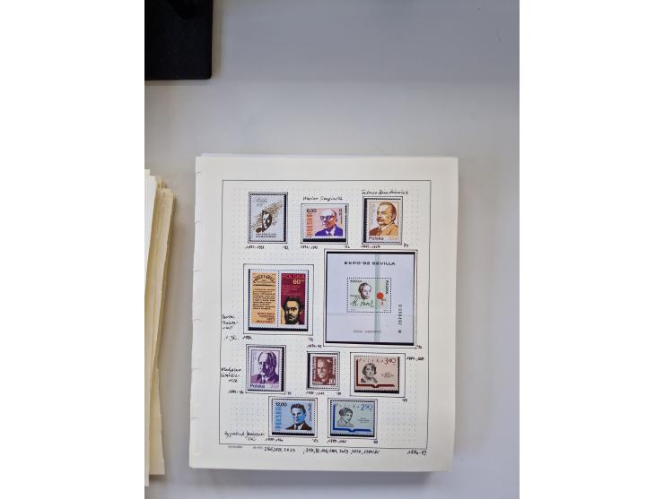 Eastern Europe: 1918/2021, extensive mint never hinged worldwide collection with many thematic stamps and souvenir sheets on 