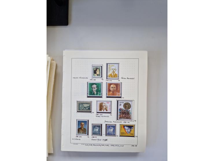 Eastern Europe: 1918/2021, extensive mint never hinged worldwide collection with many thematic stamps and souvenir sheets on 