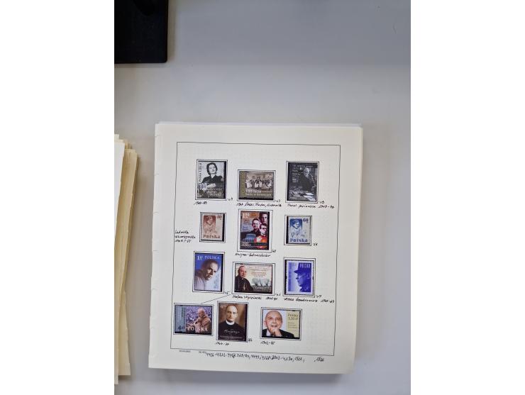 Eastern Europe: 1918/2021, extensive mint never hinged worldwide collection with many thematic stamps and souvenir sheets on 