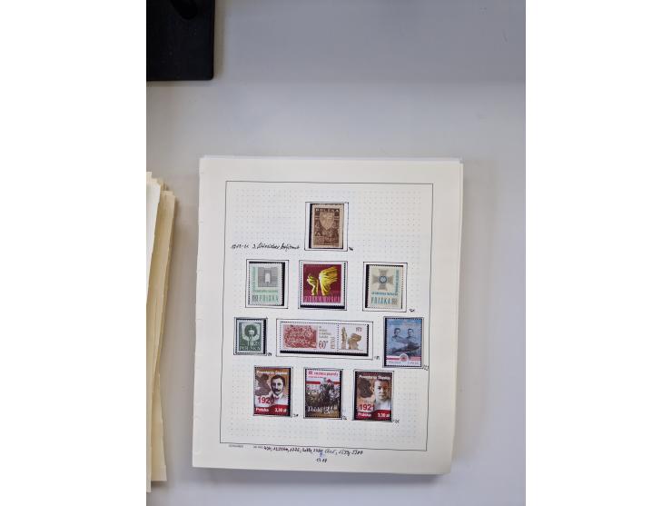 Eastern Europe: 1918/2021, extensive mint never hinged worldwide collection with many thematic stamps and souvenir sheets on 