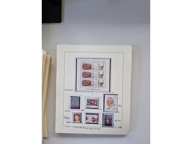 Eastern Europe: 1918/2021, extensive mint never hinged worldwide collection with many thematic stamps and souvenir sheets on 