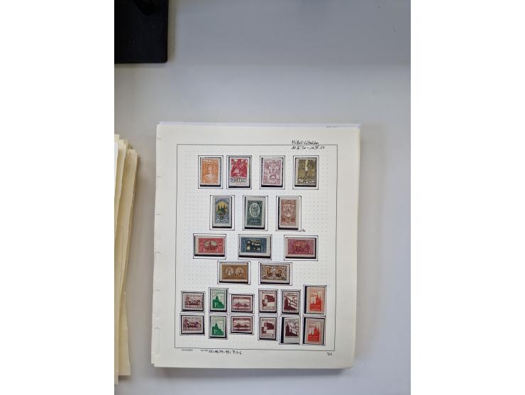 Eastern Europe: 1918/2021, extensive mint never hinged worldwide collection with many thematic stamps and souvenir sheets on 