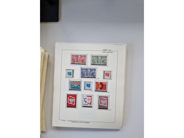 Eastern Europe: 1918/2021, extensive mint never hinged worldwide collection with many thematic stamps and souvenir sheets on 