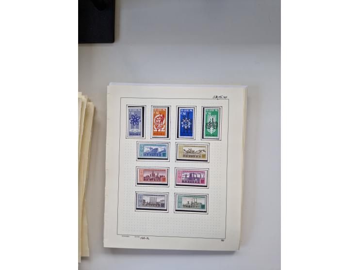 Eastern Europe: 1918/2021, extensive mint never hinged worldwide collection with many thematic stamps and souvenir sheets on 