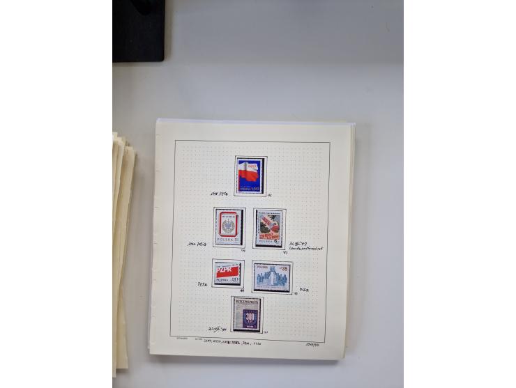 Eastern Europe: 1918/2021, extensive mint never hinged worldwide collection with many thematic stamps and souvenir sheets on 