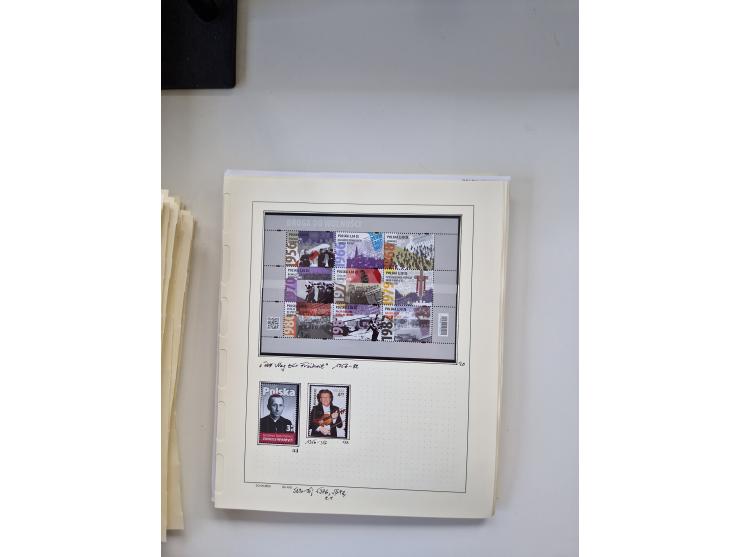 Eastern Europe: 1918/2021, extensive mint never hinged worldwide collection with many thematic stamps and souvenir sheets on 