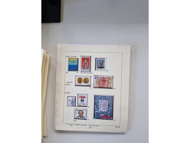 Eastern Europe: 1918/2021, extensive mint never hinged worldwide collection with many thematic stamps and souvenir sheets on 