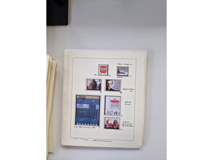 Eastern Europe: 1918/2021, extensive mint never hinged worldwide collection with many thematic stamps and souvenir sheets on 