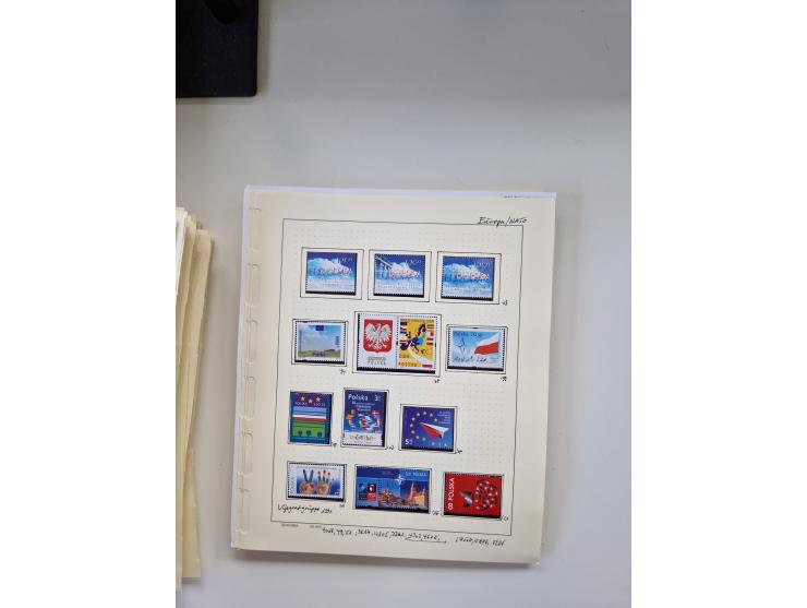 Eastern Europe: 1918/2021, extensive mint never hinged worldwide collection with many thematic stamps and souvenir sheets on 